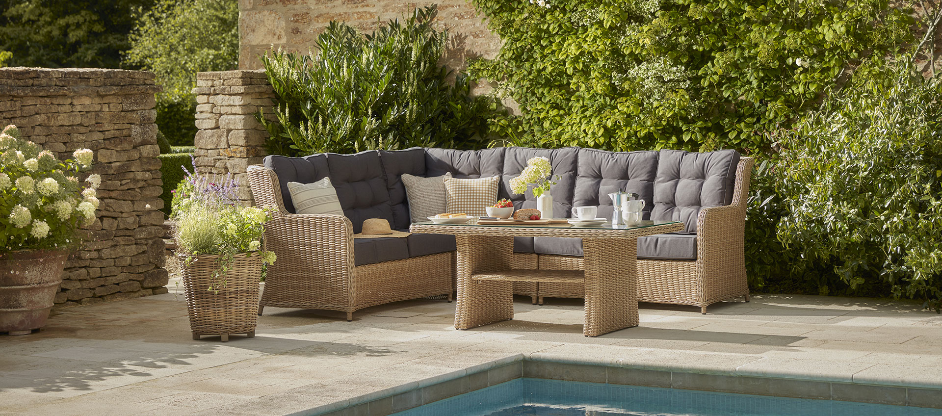Hampshire 13C - Corner Sofa with Coffee Table - Natural