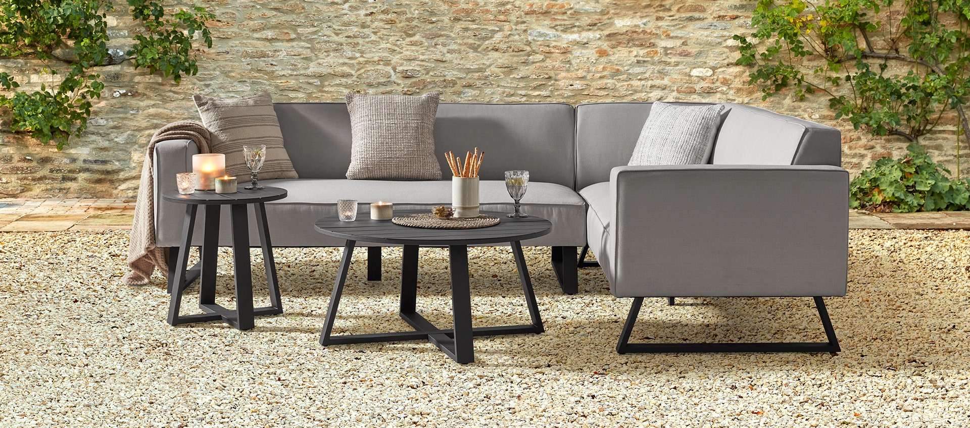 Mason 13C - Corner Sofa with Coffee Table